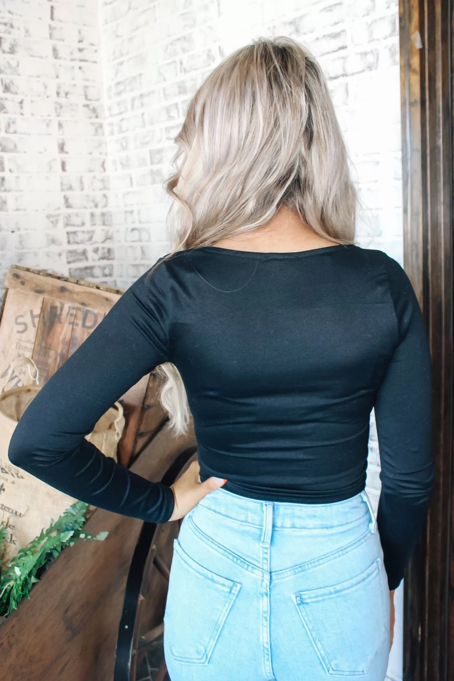 Allie Lynn's Boutique Solid Tops<First Pick Top "Black"