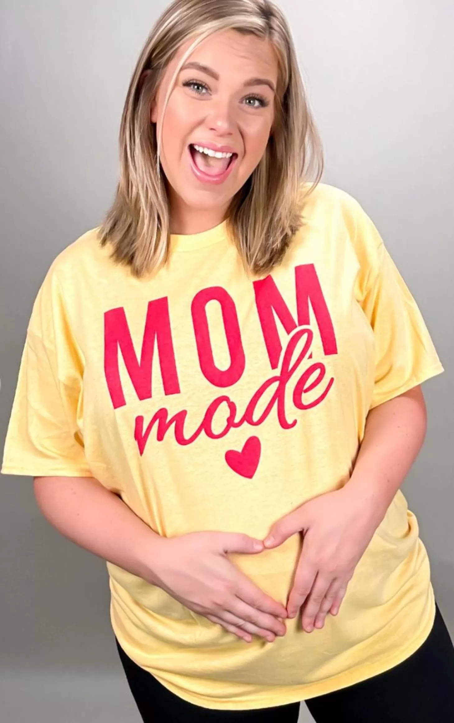 Allie Lynn's Boutique Graphic Tees<Mom Mode Graphic Tee